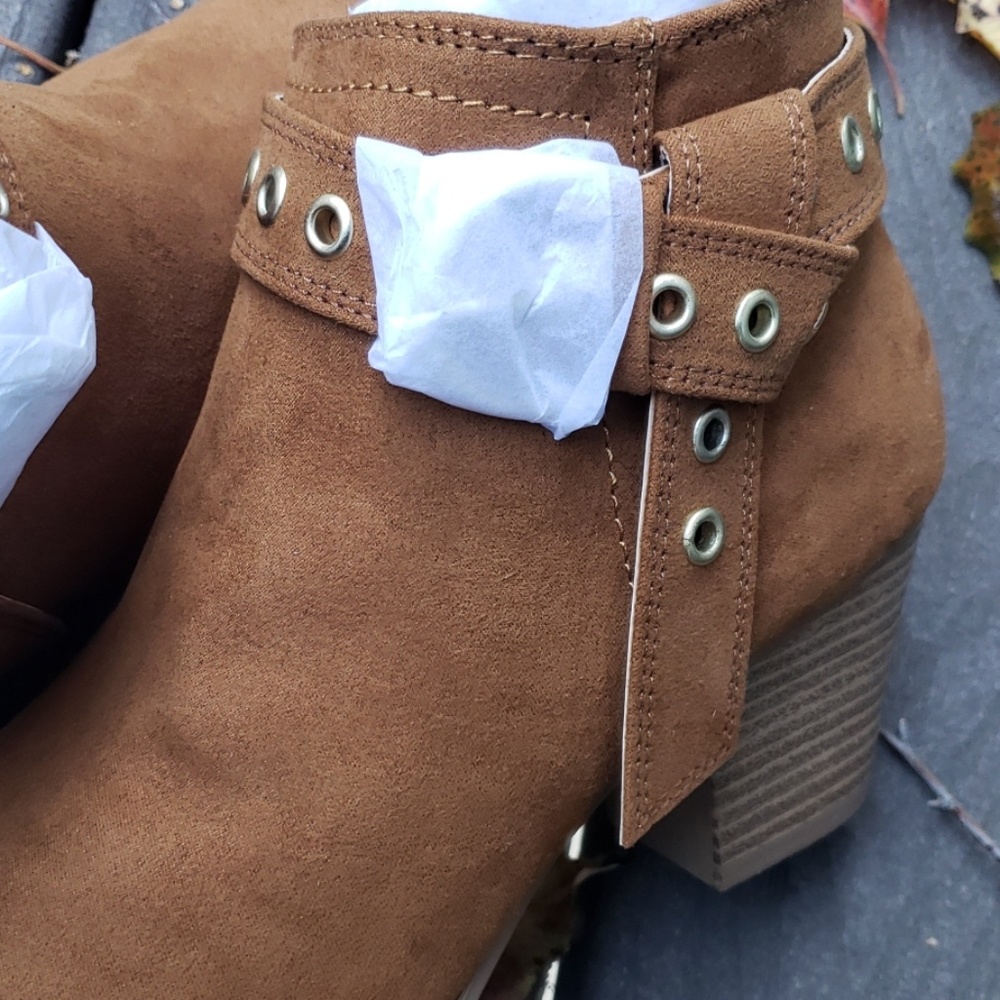 Maple Suede Booties - Picture 6 of 9
